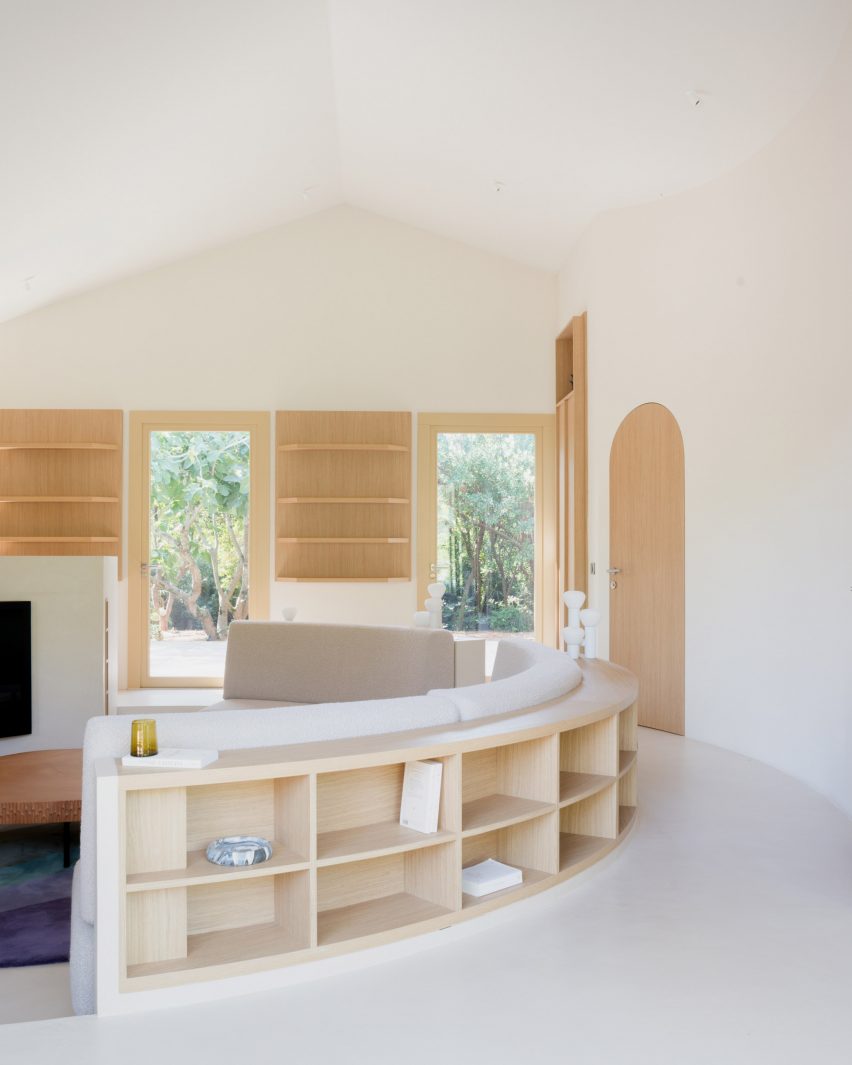 Seaside House by Studio Razavi