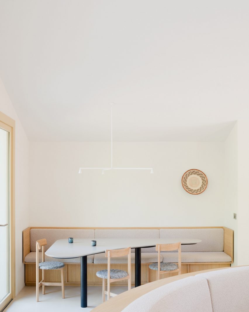 Seaside House by Studio Razavi