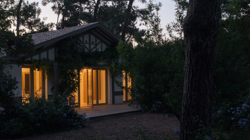Seaside House by Studio Razavi