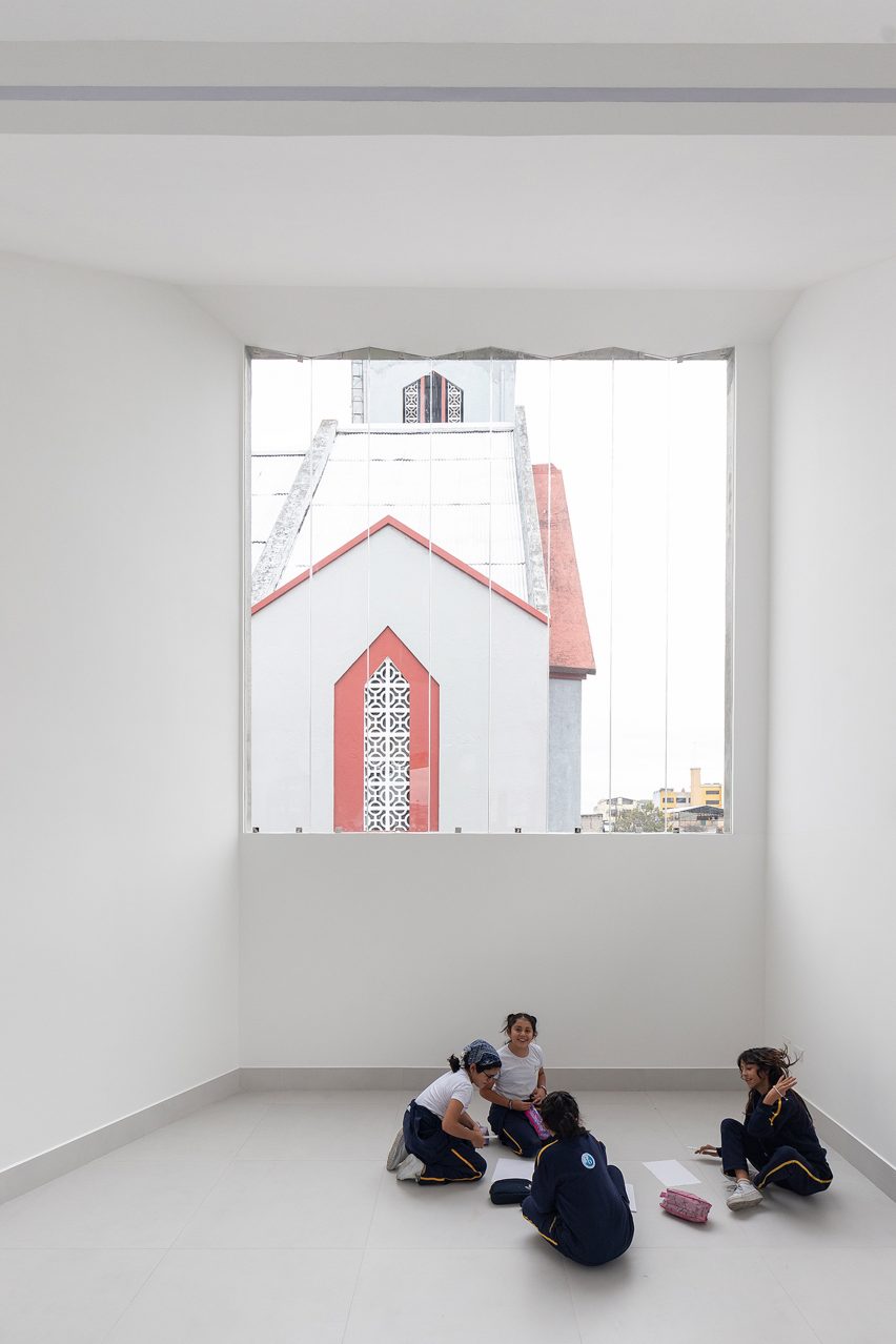 Visual Arts Building at the Cardinal Spellman Salesian Bilingual School by Studio Blur
