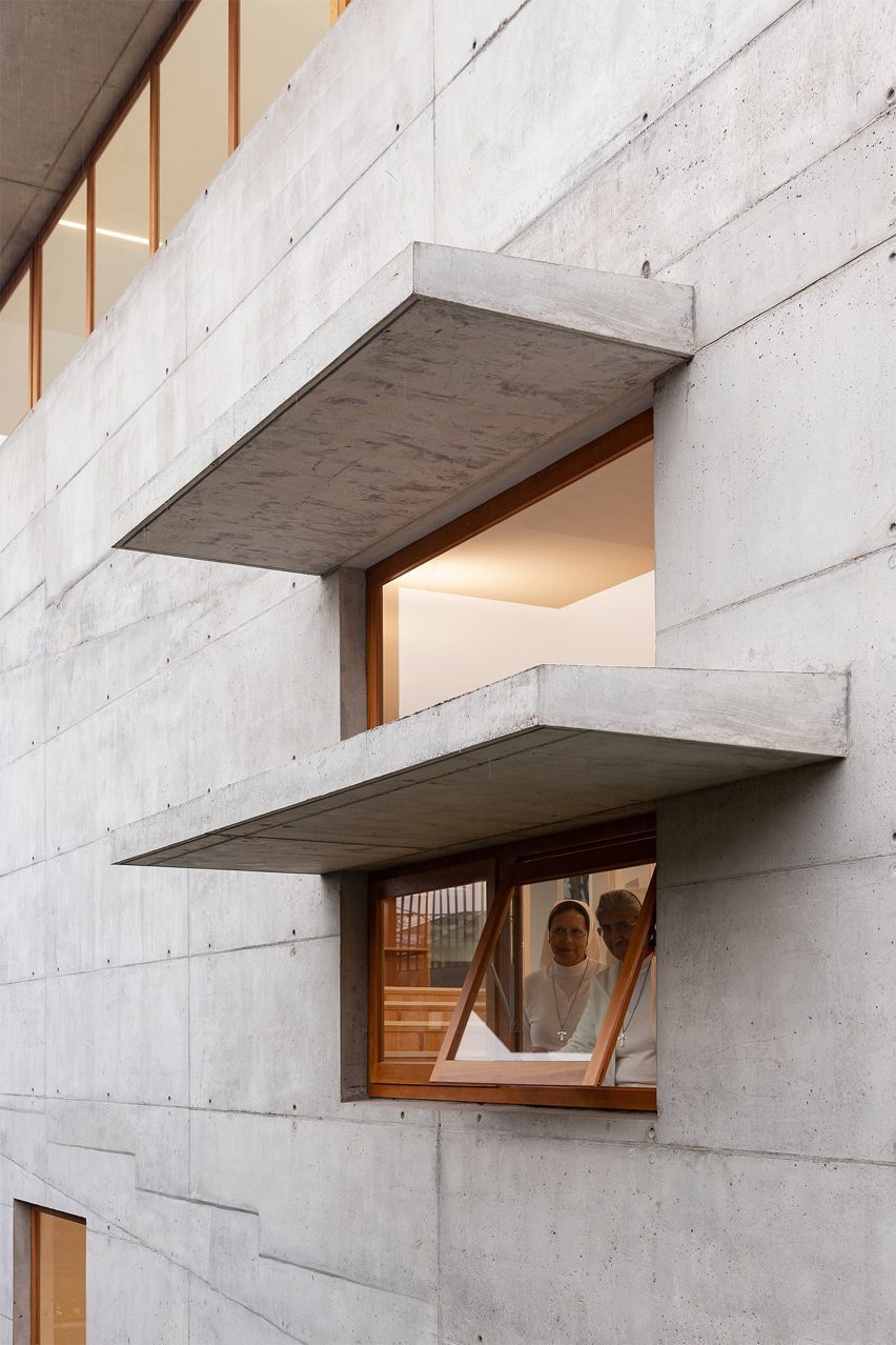 Visual Arts Building at the Cardinal Spellman Salesian Bilingual School by Studio Blur