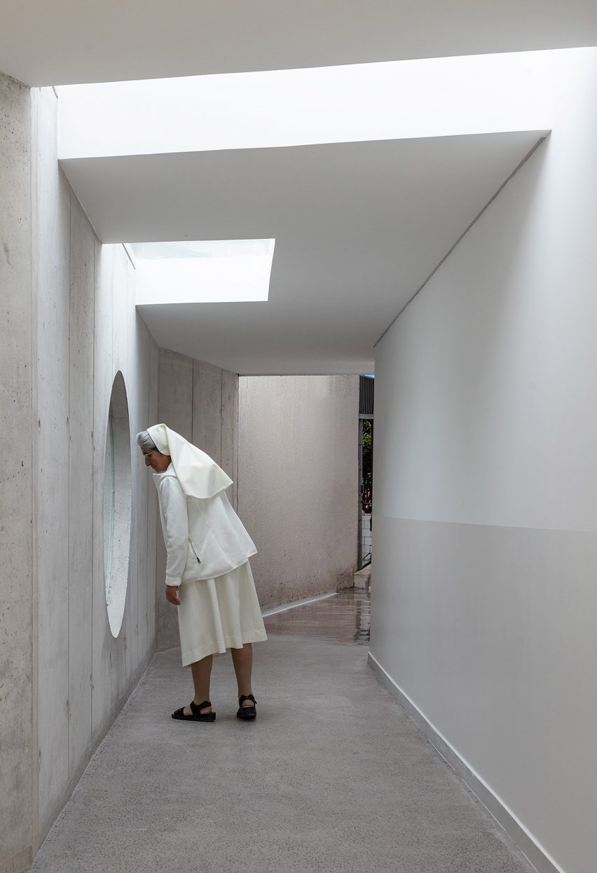 Visual Arts Building at the Cardinal Spellman Salesian Bilingual School by Studio Blur