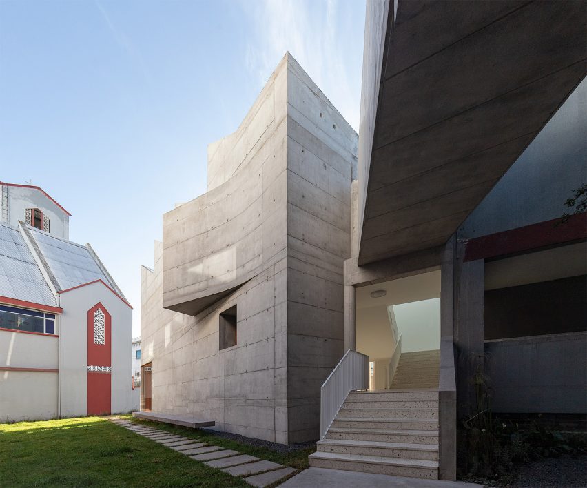 Visual Arts Building at the Cardinal Spellman Salesian Bilingual School by Studio Blur