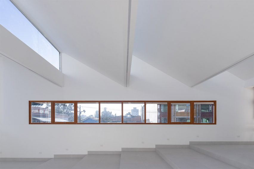 Visual Arts Building at the Cardinal Spellman Salesian Bilingual School by Studio Blur