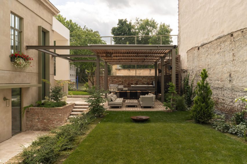 Villa Quince by Replus Bureau