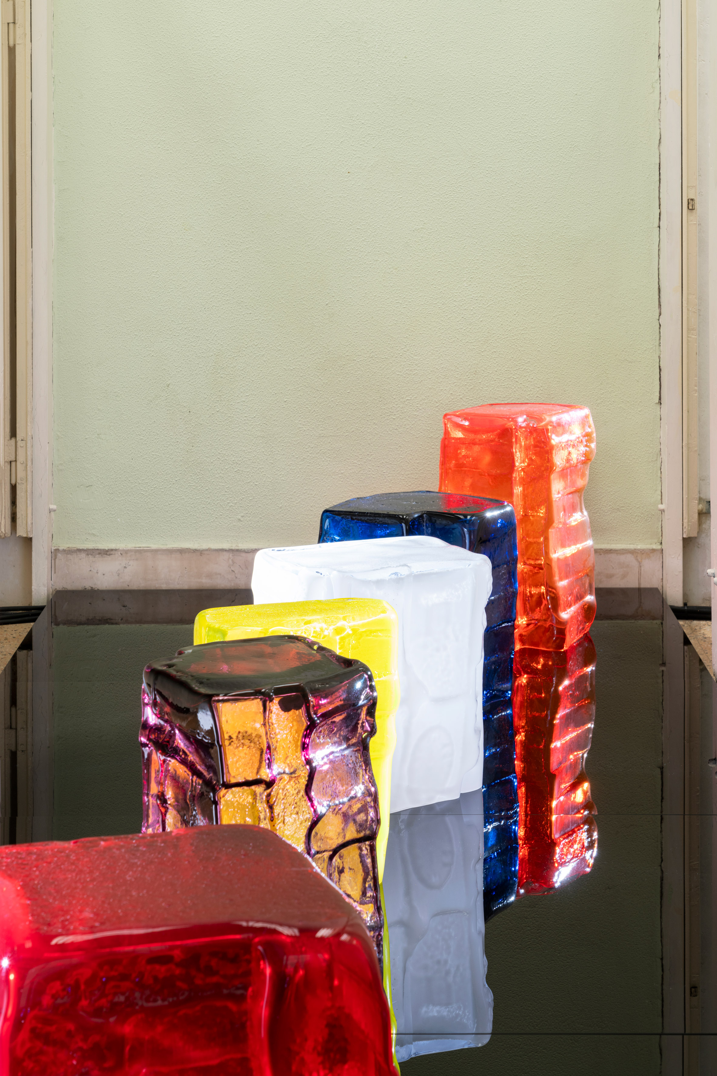 Amorphous glass stools