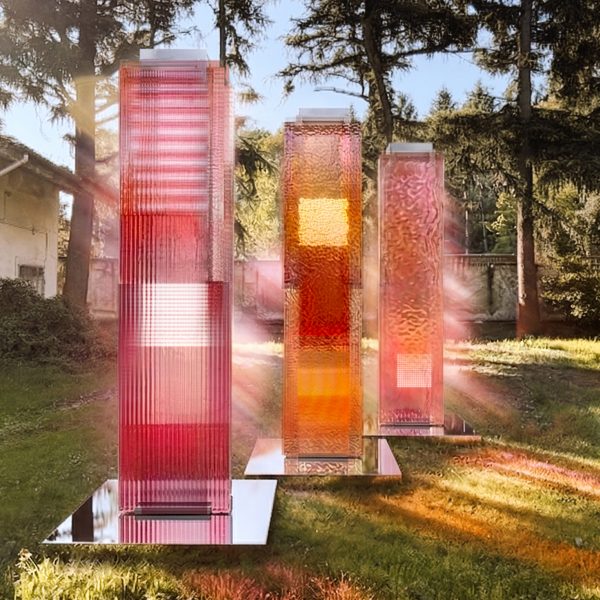 Glass monolith outdoor installation
