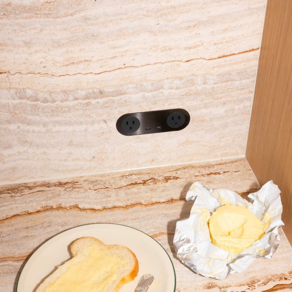 Electrial outlet flushed within the wall