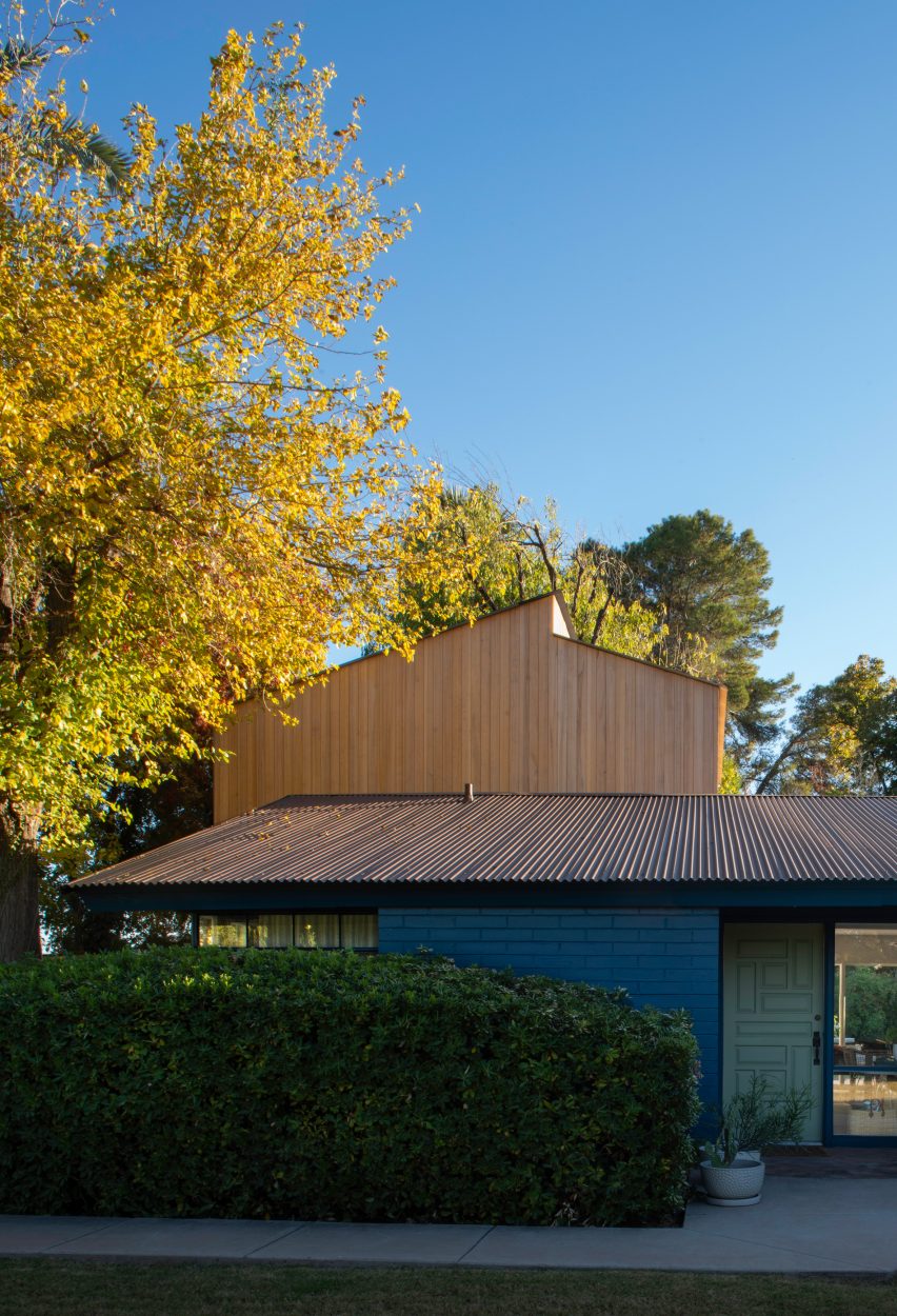 Adkins Treehouse in Phoenix by Benjamin Hall Design