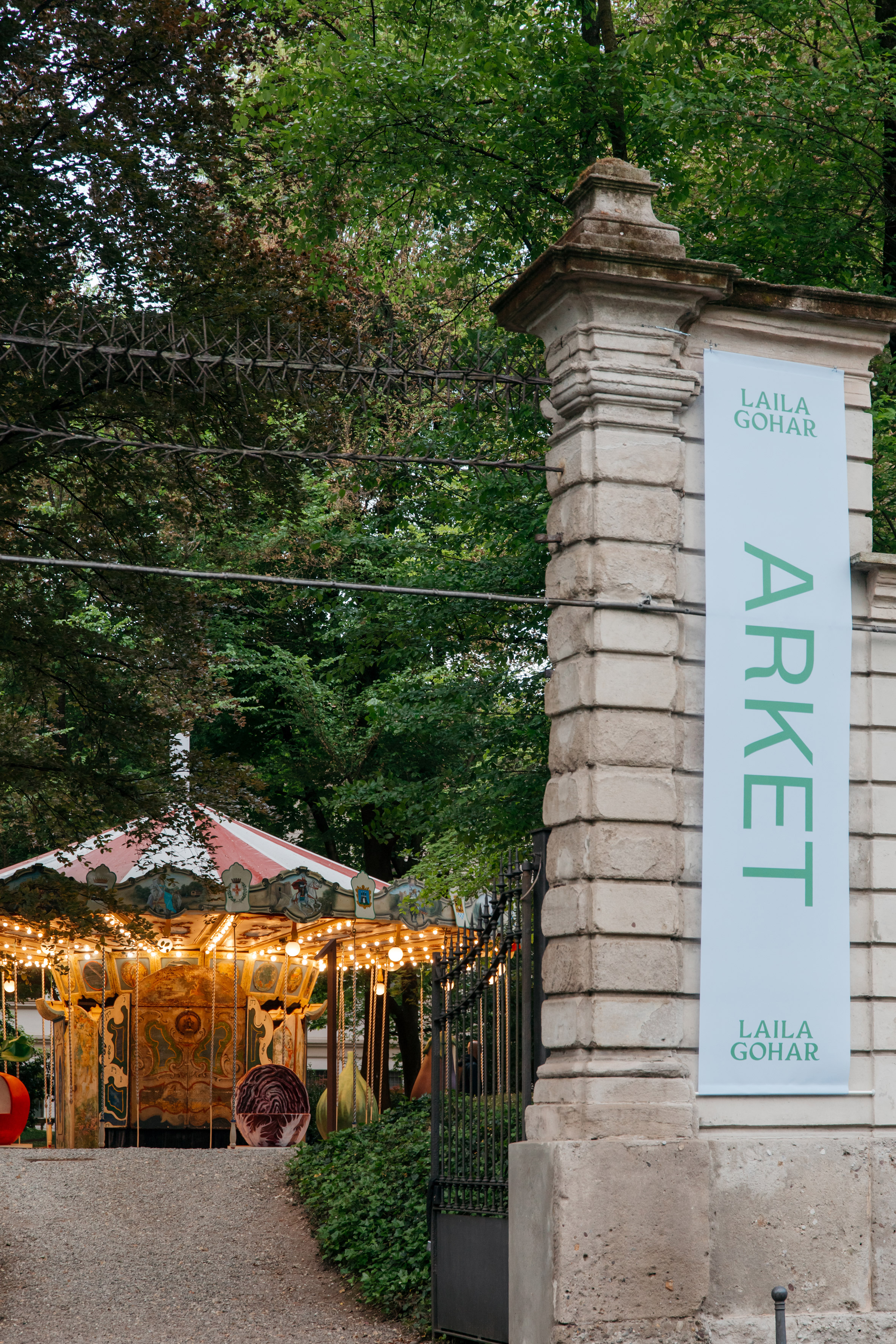Arket carousel