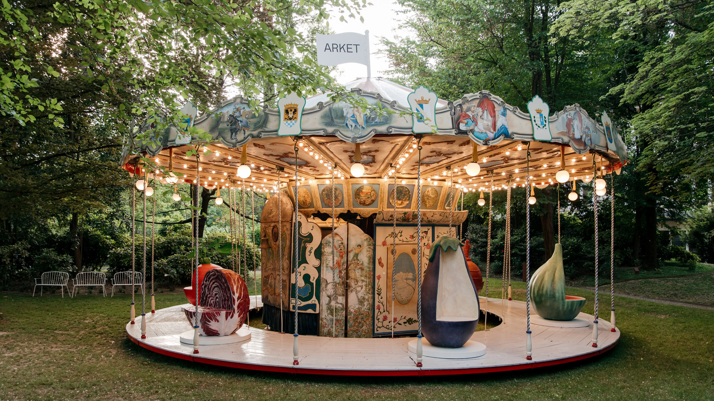 Carousel with fruit and vegetable seats