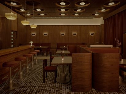 A clear circulation path around a restaurant's central seating bank