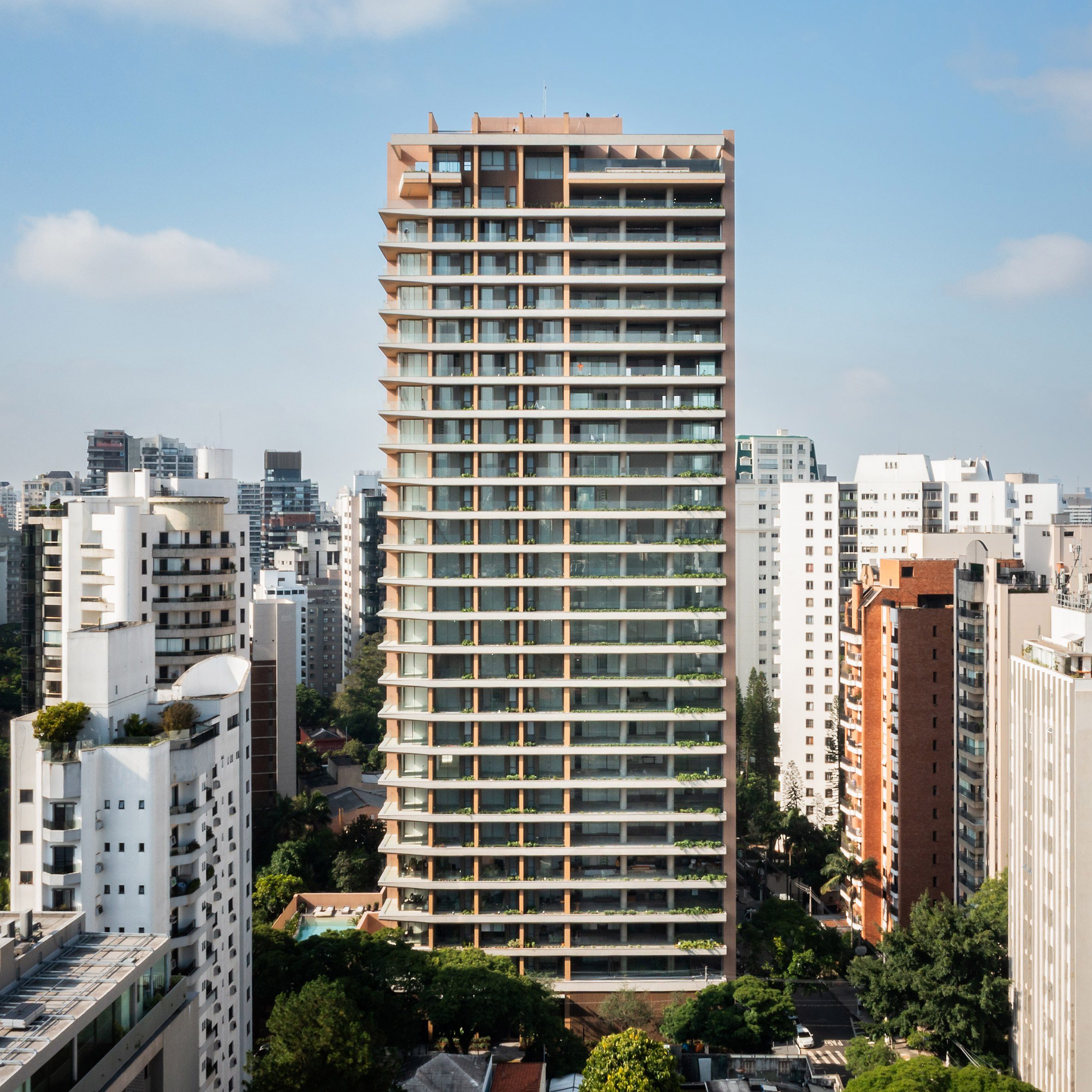 Bueno Brandao skyscraper