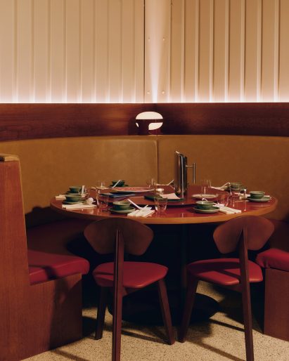 Cafe Kowloon restaurant Daytrip round table