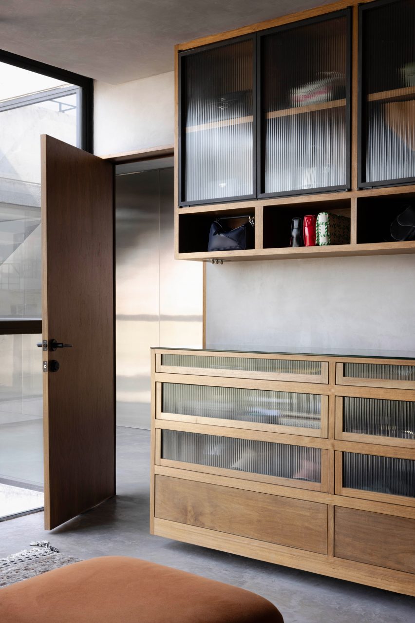 Brutalist penthouse by Barde vanVoltt