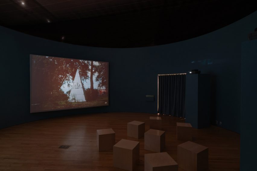 Encounters: Denise Scott Brown Photographs