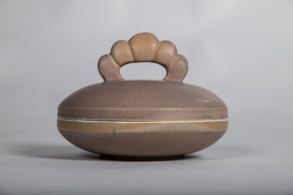Olmo ceramic jar by Tiina Sihvonen