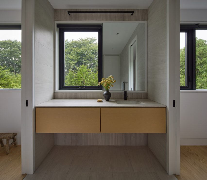 House in Amagansett by Khanna Schultz
