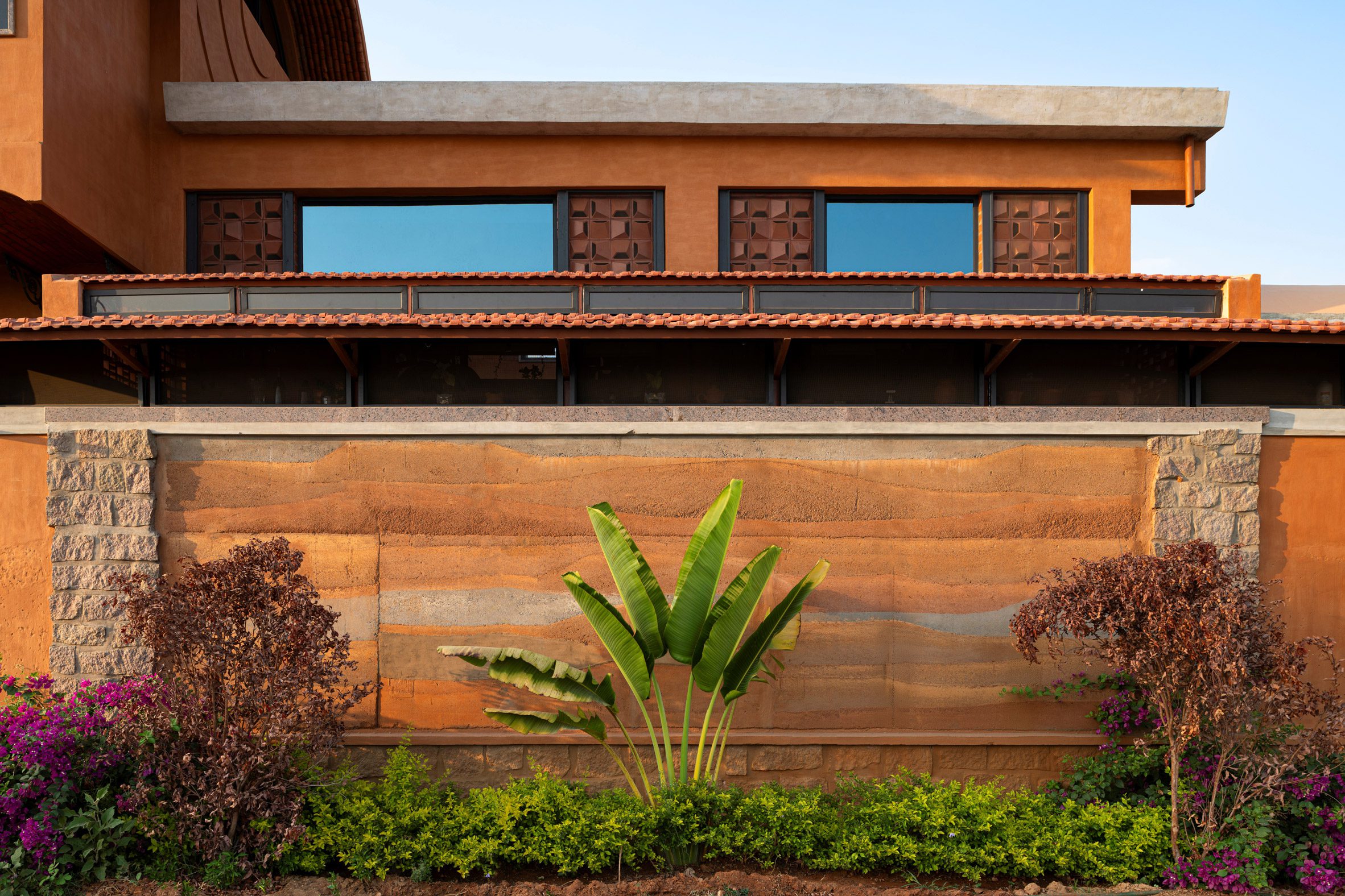 Aurva Illam exterior by Iki Builds