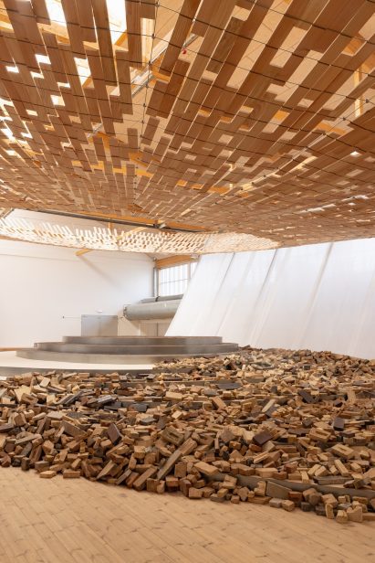 Wooden ceiling installation Earth / Tree