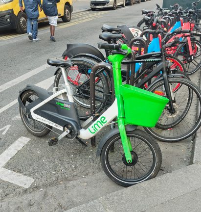 Lime bike in Paris