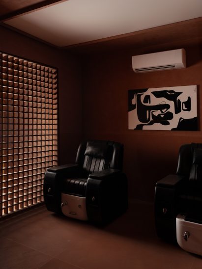 Men's grooming wing