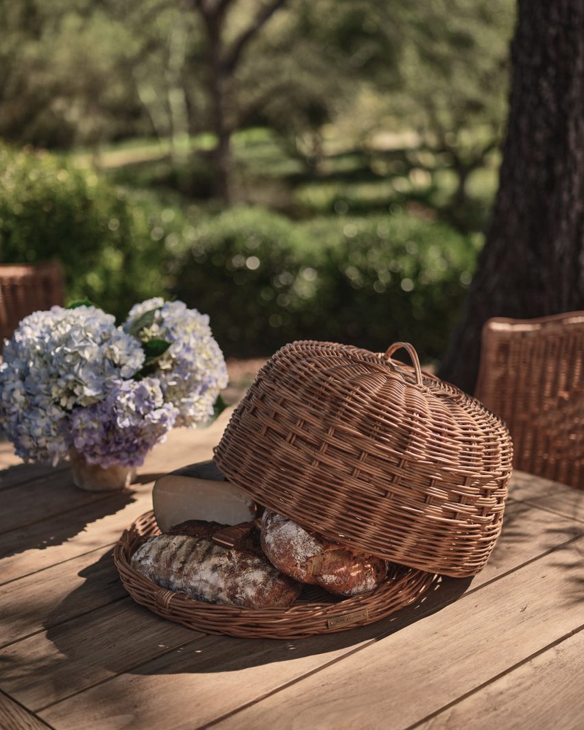 Pamela Anderson Olive Ateliers