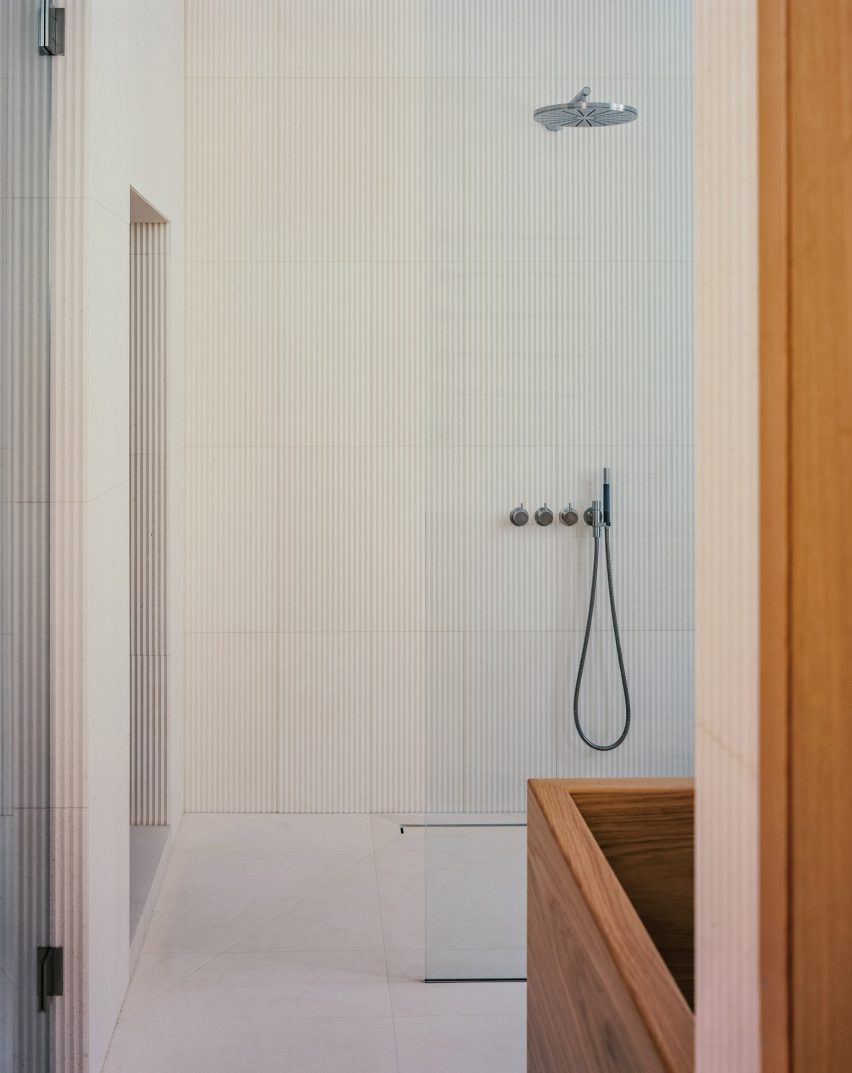 Panoramic House by Mata Architects