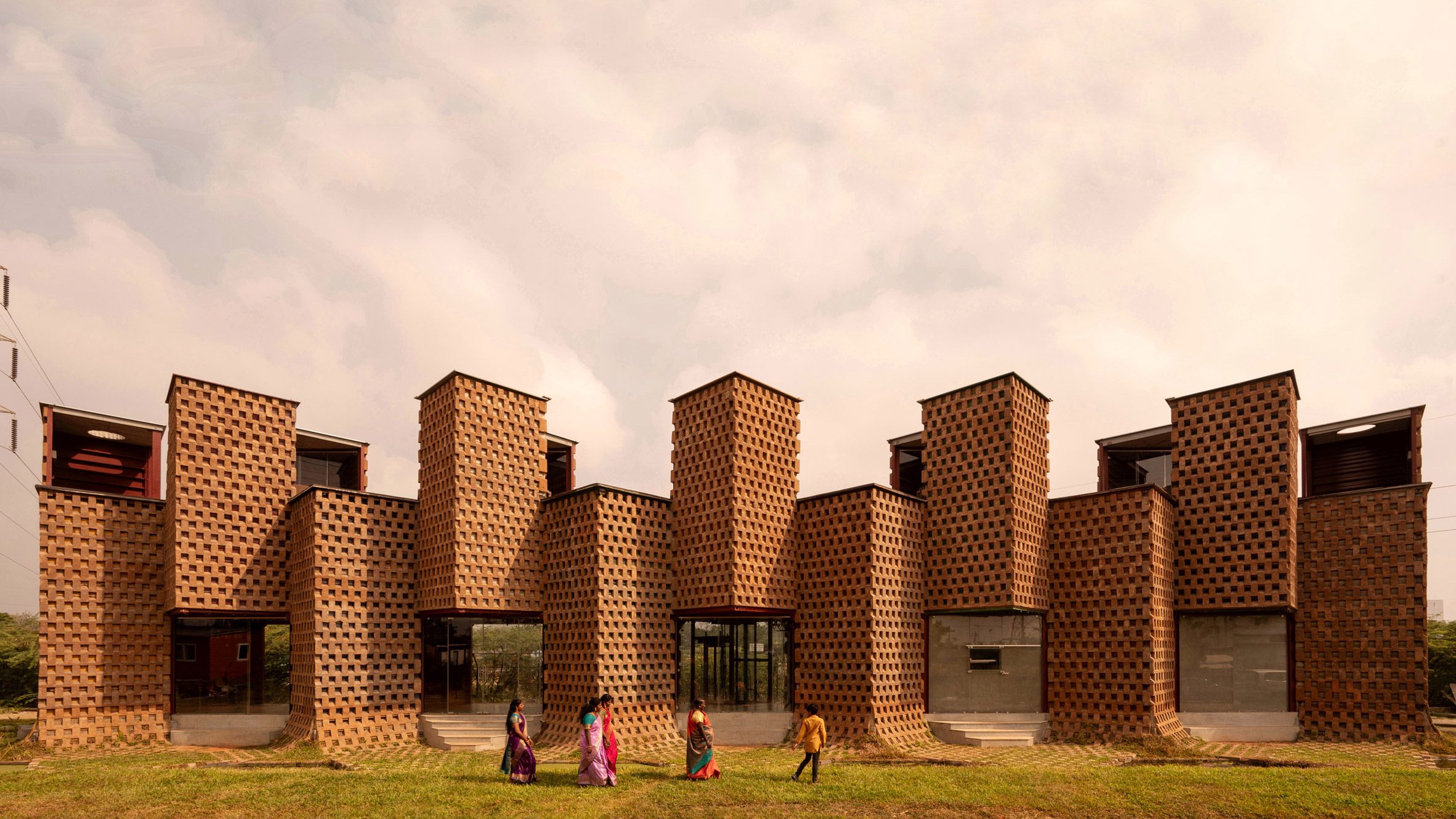 Petti restaurant in India by Wallmakers