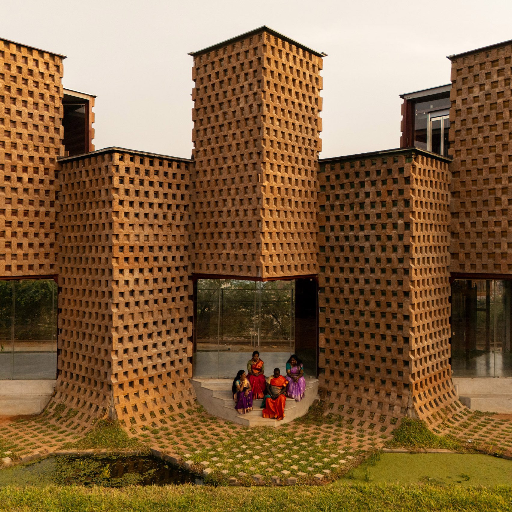 Petti restaurant in India by Wallmakers
