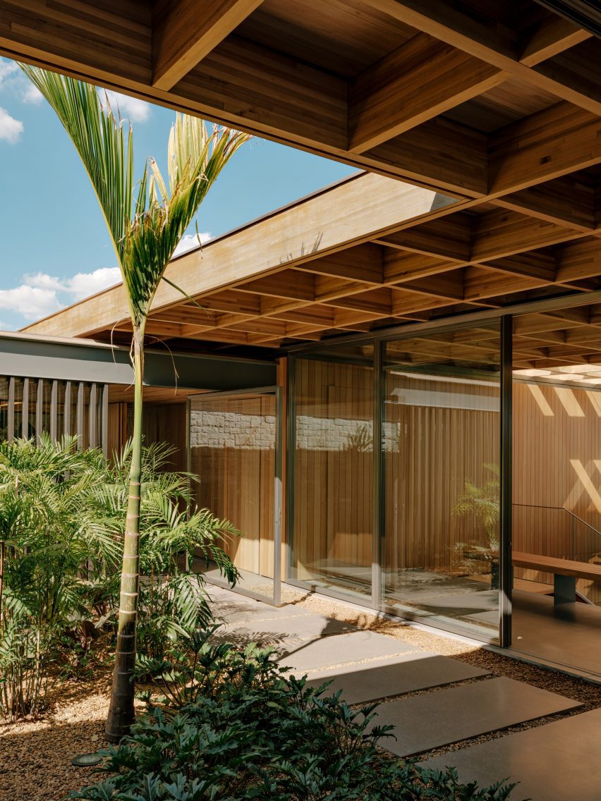 Casa Colmeia by Sabella Arquitetura