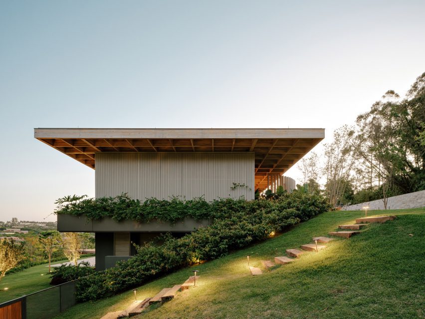 Casa Colmeia by Sabella Arquitetura