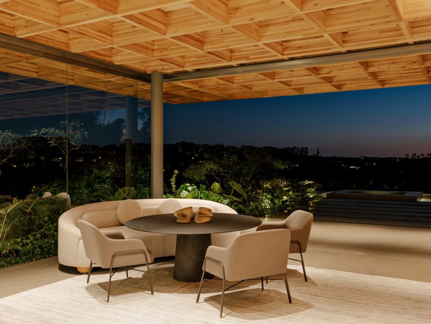 Casa Colmeia by Sabella Arquitetura