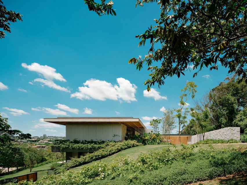 Casa Colmeia by Sabella Arquitetura