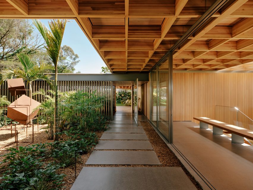 Casa Colmeia by Sabella Arquitetura