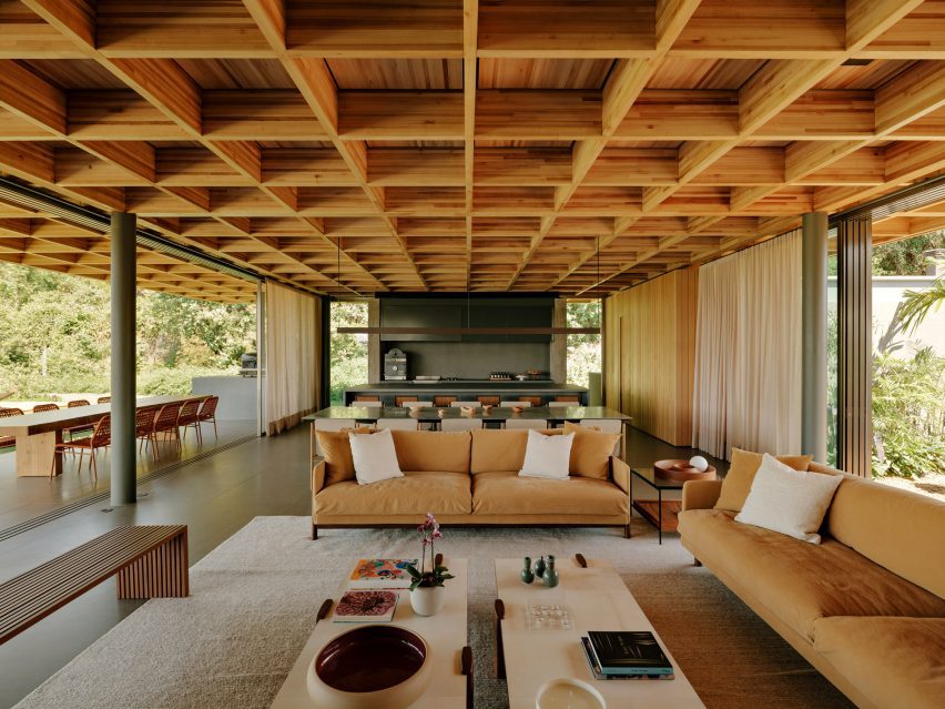 Casa Colmeia by Sabella Arquitetura