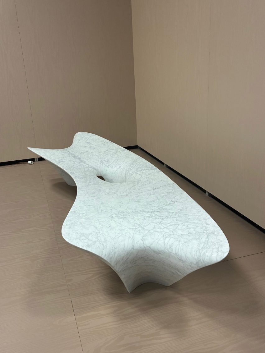 Undulating table