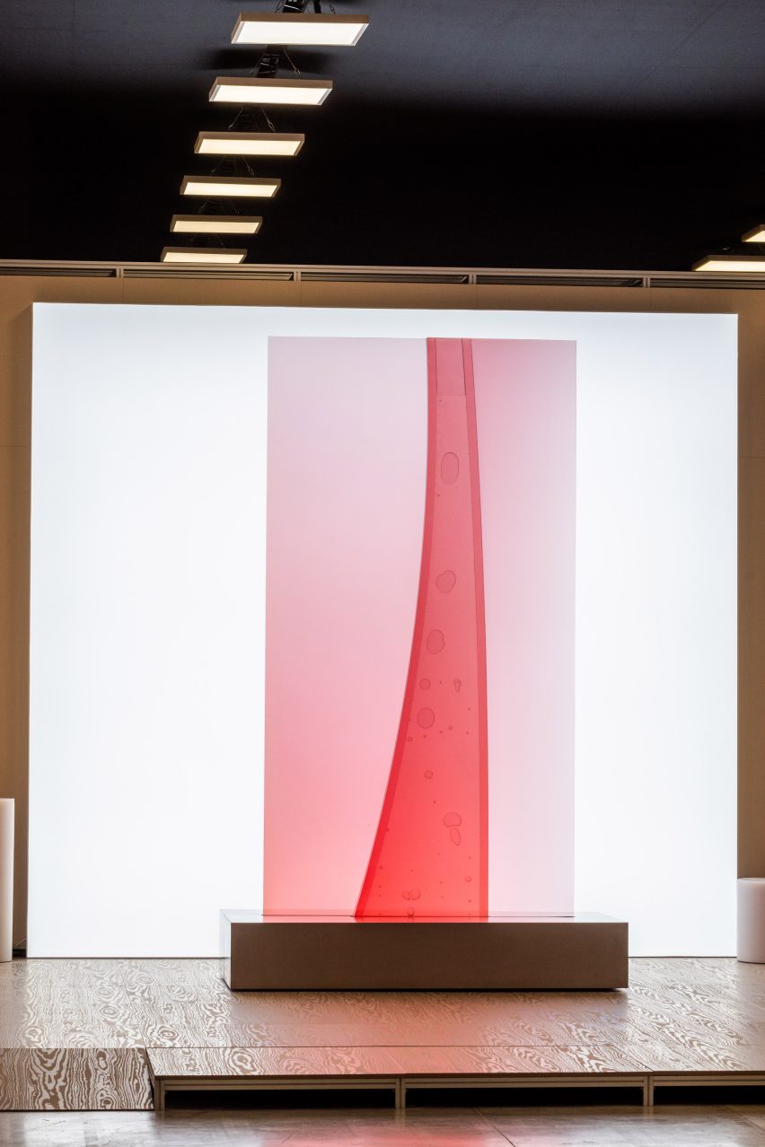 Pink-hued resin and oil installation
