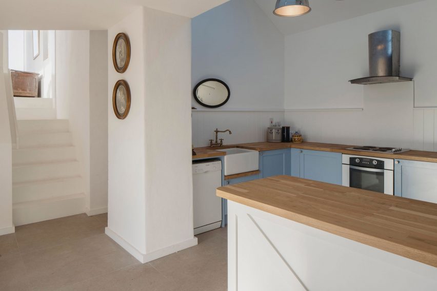Seagull Cottage by Architectural Farm