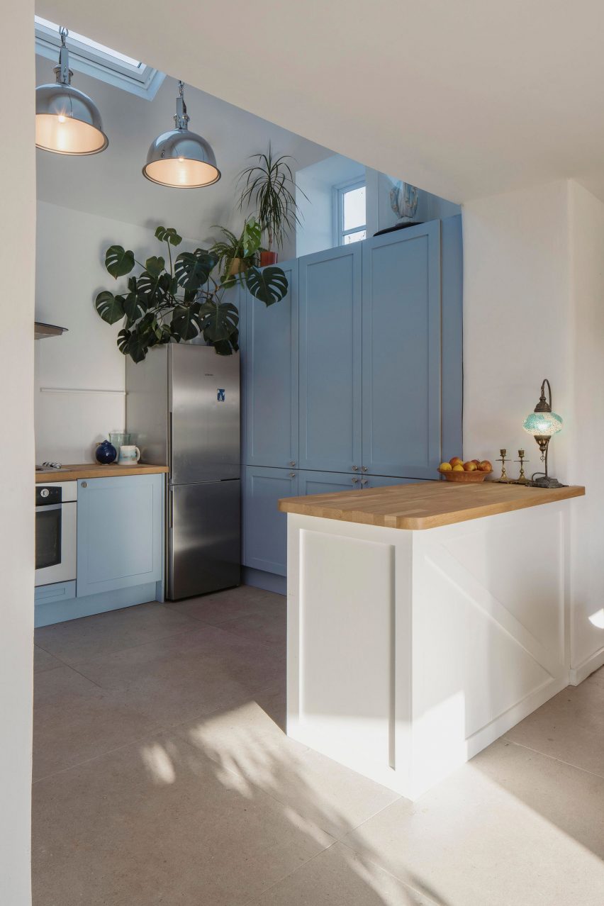 Seagull Cottage by Architectural Farm