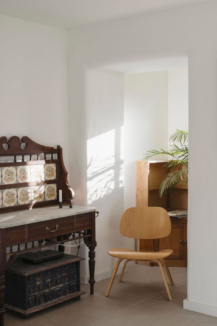 Seagull Cottage by Architectural Farm
