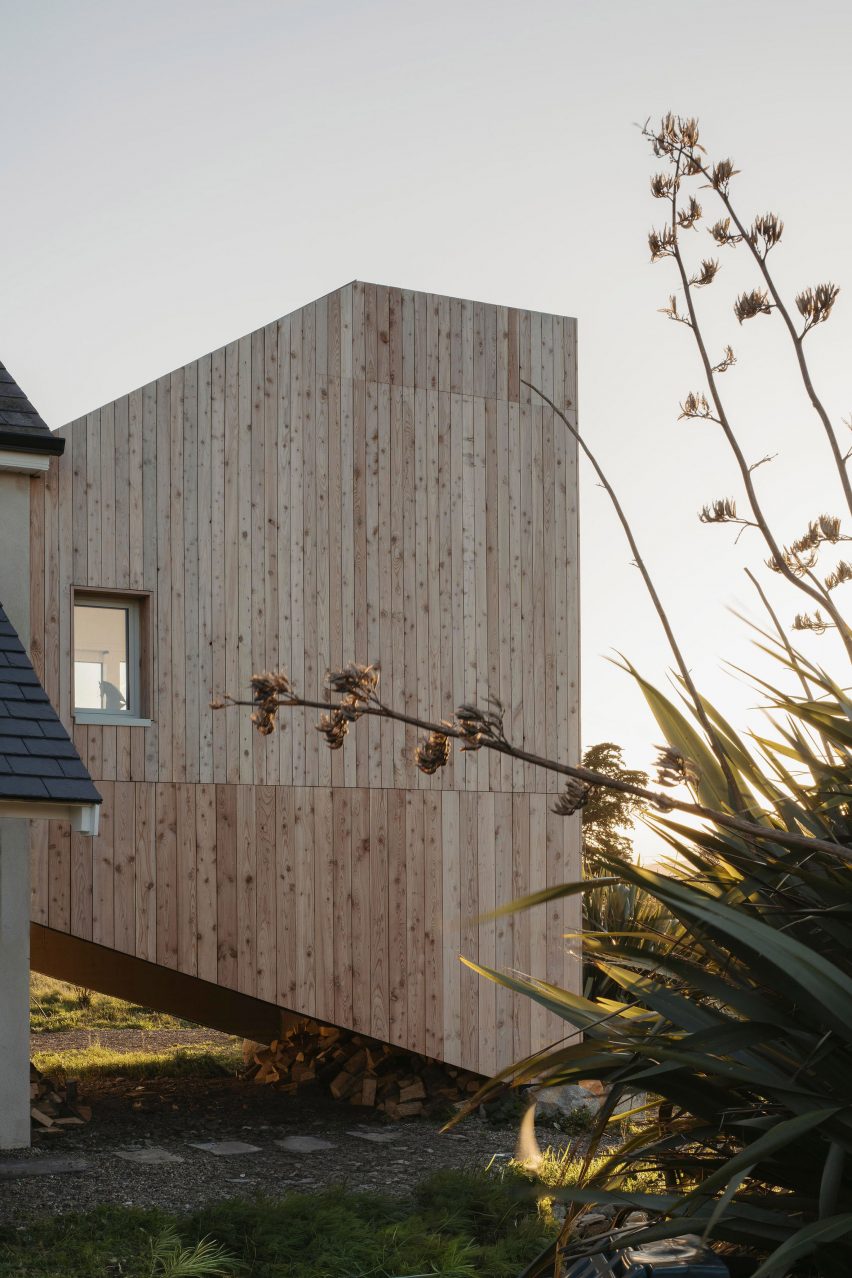 Seagull Cottage by Architectural Farm