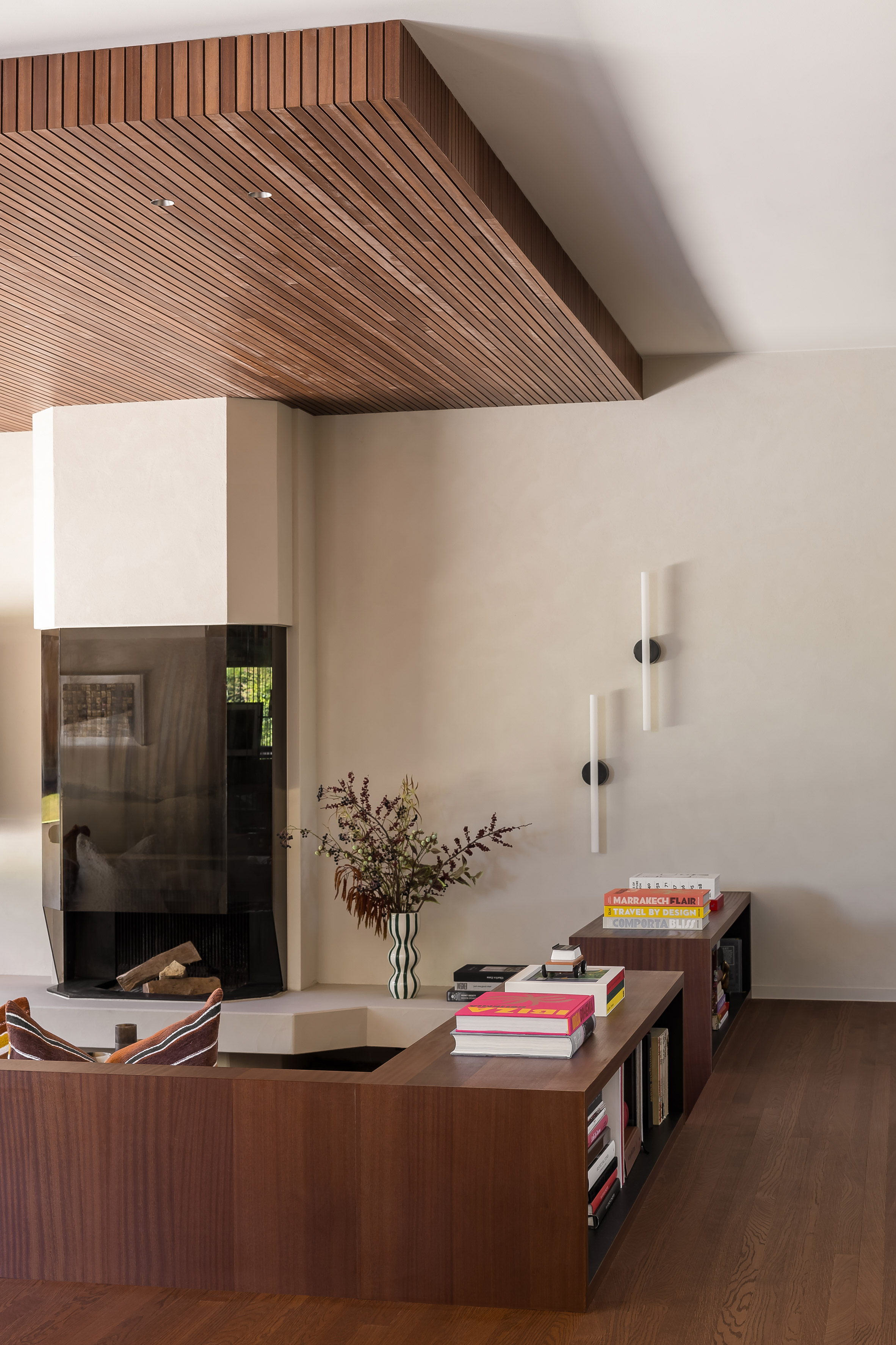 Shinnoki Terra Sapele panels by Decospan