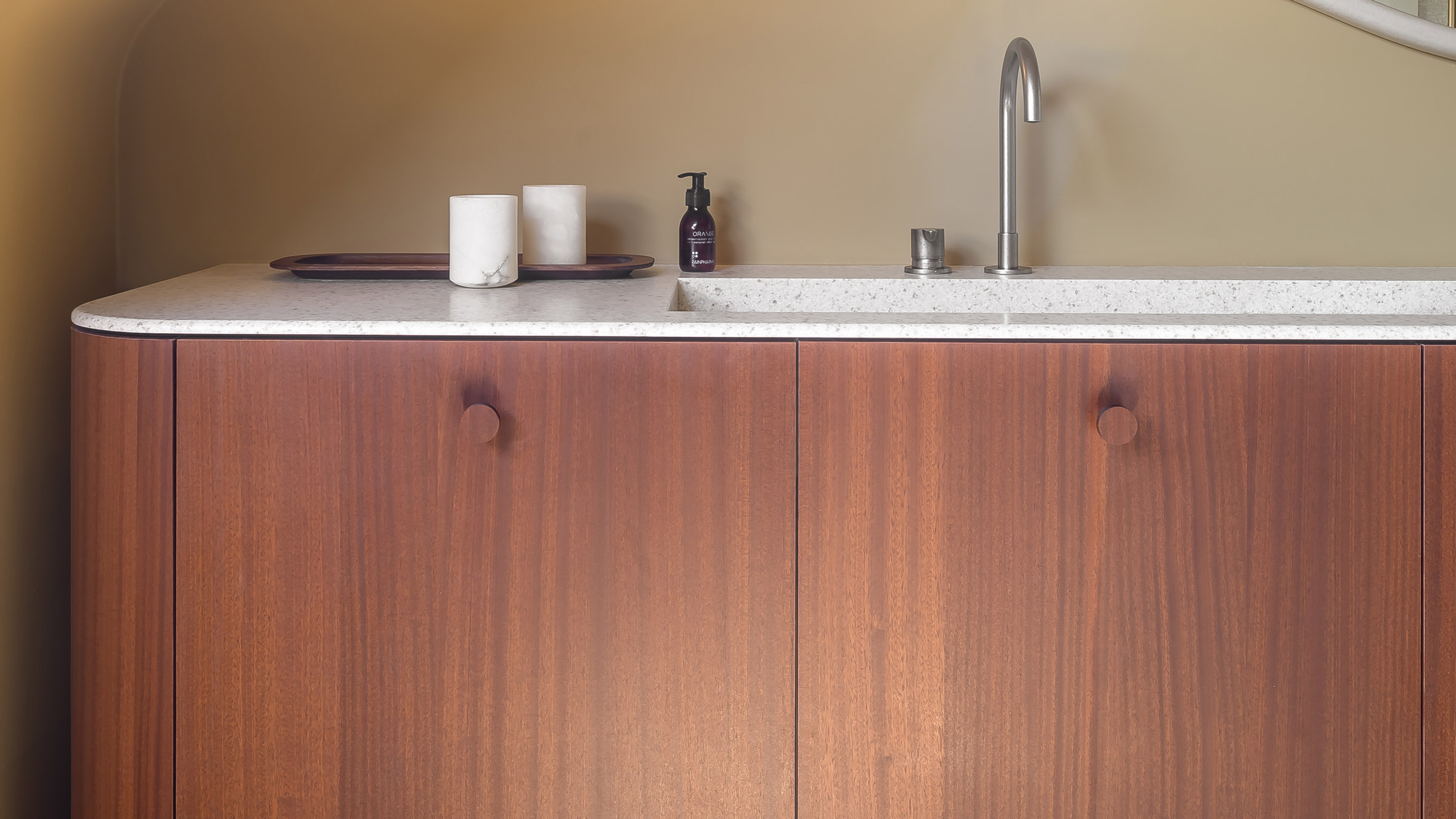 Shinnoki Terra Sapele panels by Decospan
