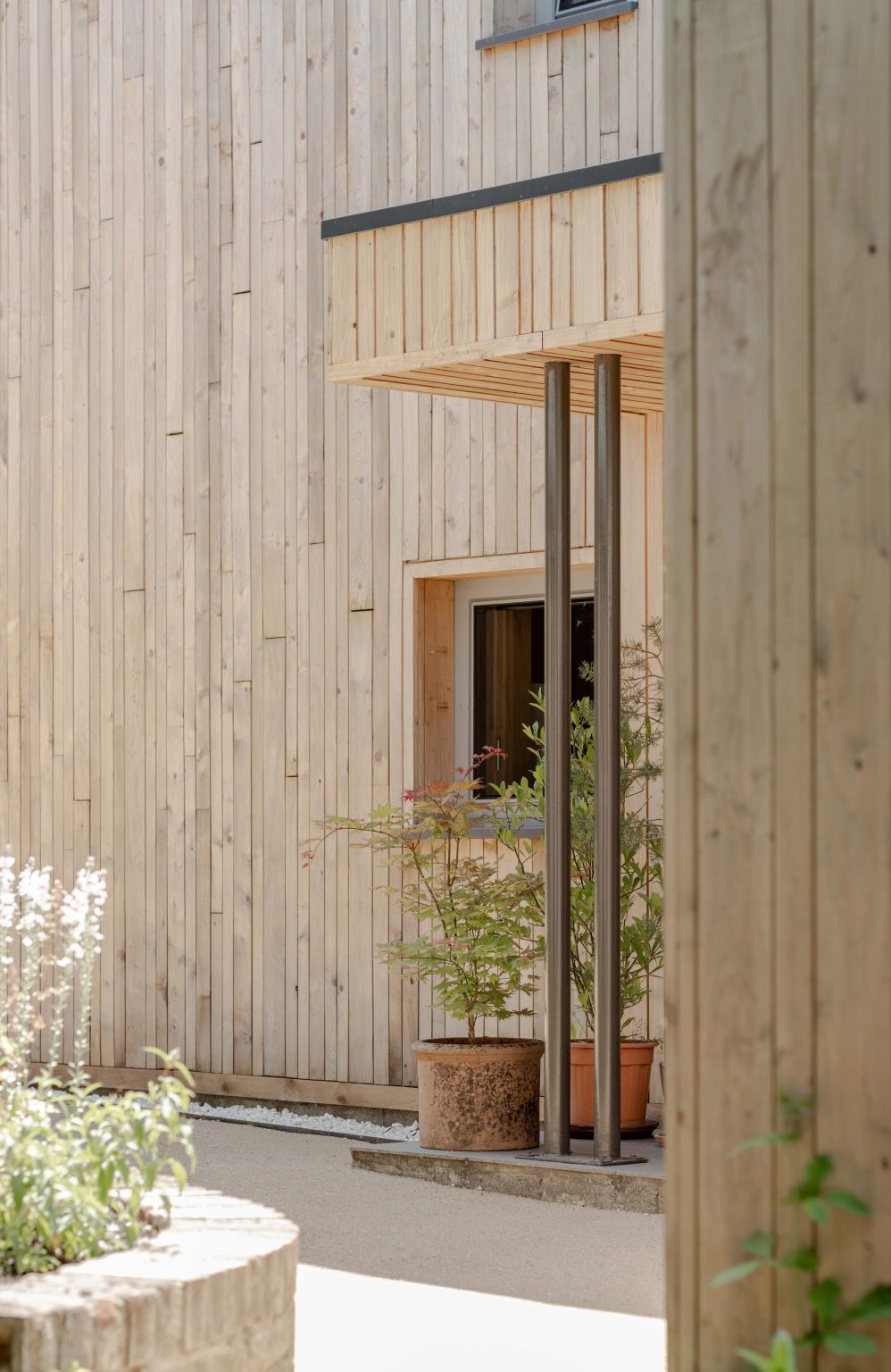 Oxfordshire bungalow clad in western red cedar