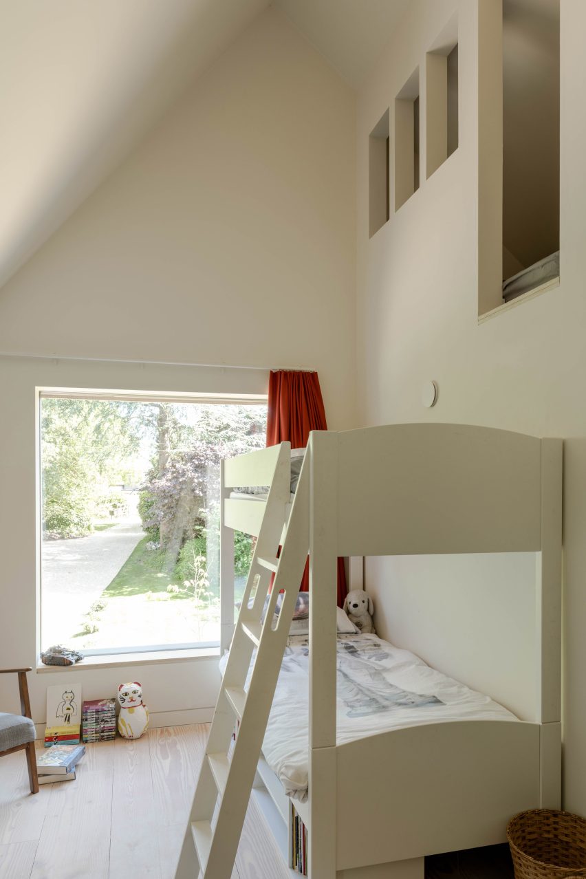 Mezzanine levels in children's room in Orxfordshire bungalow