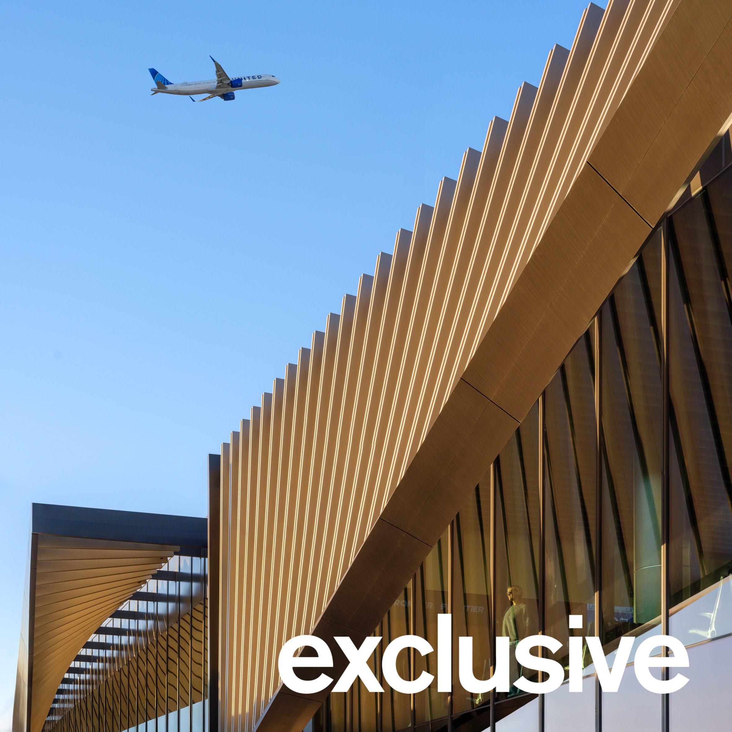 Brise-soleil fins on airport with plane overhead