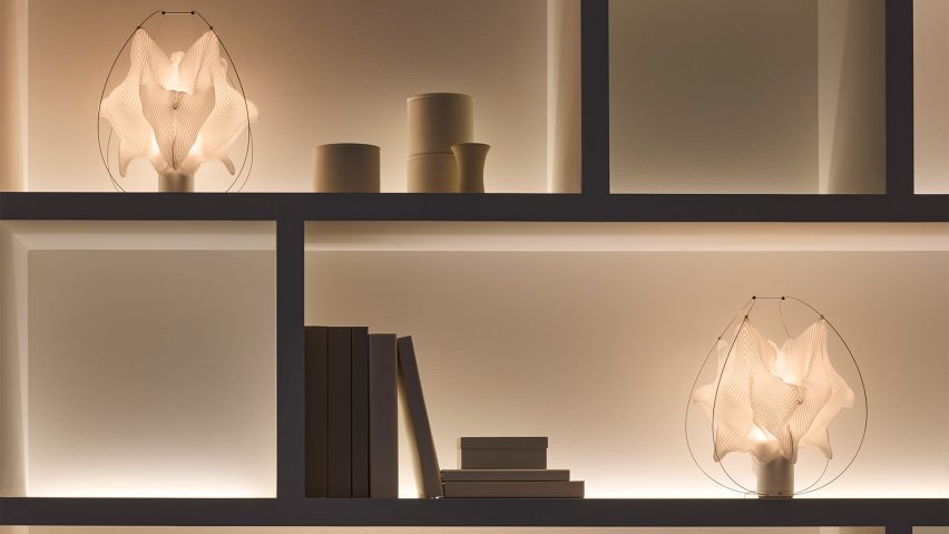 Cloth and wire lighting product display