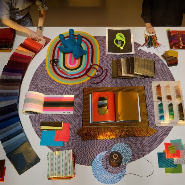 Display of textile samples and accessories