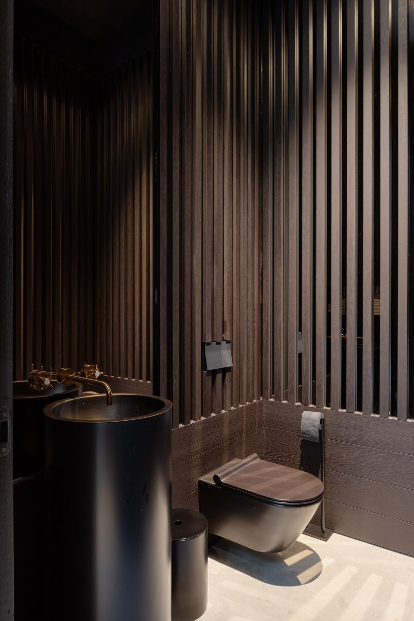 Agramonte House by António Bessa Cruz Architects